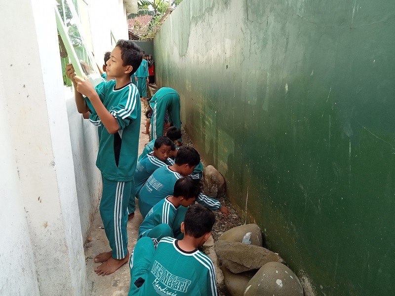kegiatan jumat bersih bersama