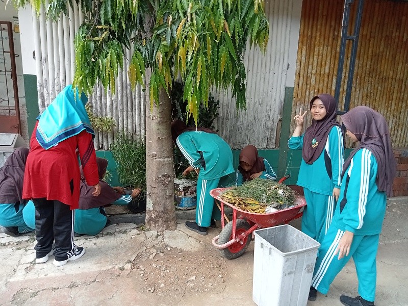 kegiatan jumat bersih bersama